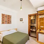 Hotel Djumba & Cafe 3*