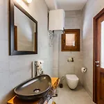 Djumba & Cafe Hotel 3*