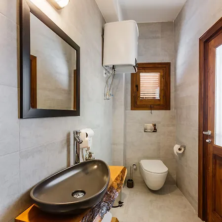 Hotel Djumba & Cafe 3*