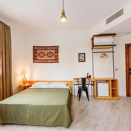 Otel Djumba & Cafe 3*