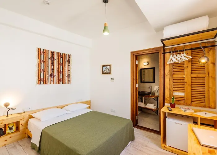 Hotel Djumba & Cafe 3*