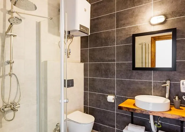 Djumba & Cafe Hotell 3*