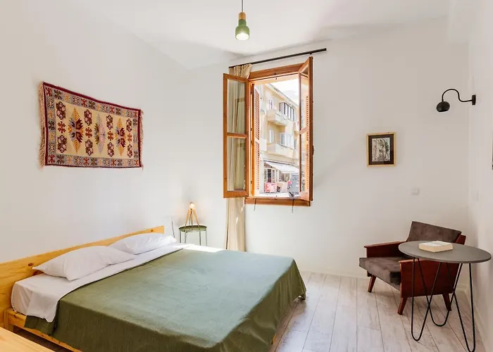 Djumba & Cafe Hotell