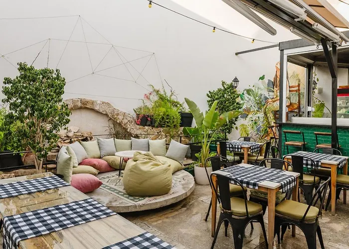 Djumba & Cafe ホテル