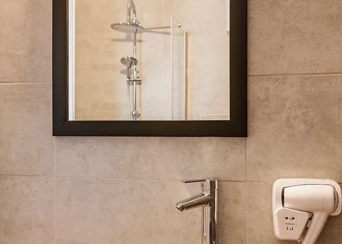 Djumba & Cafe 3* ニコシア